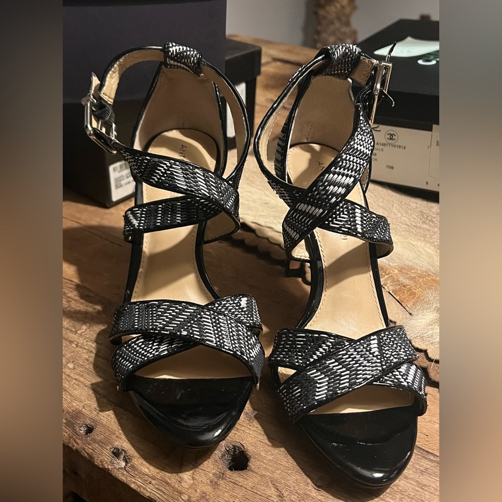 Antonio Melani Tribal Sandals! Never worn sz 8